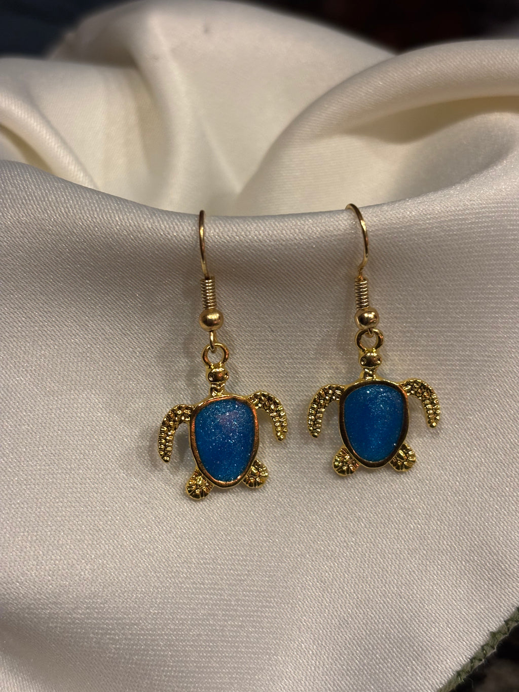 Sea Turtle Dangle Earrings – Resin-Filled Gold Ocean Jewelry (Multiple Colors)