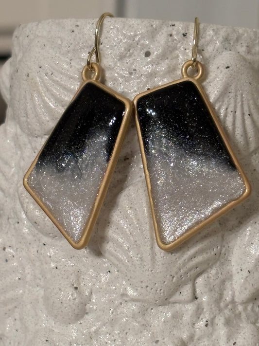 Black & Pearl Resin Earrings – Shimmering Geometric Gold Dangles