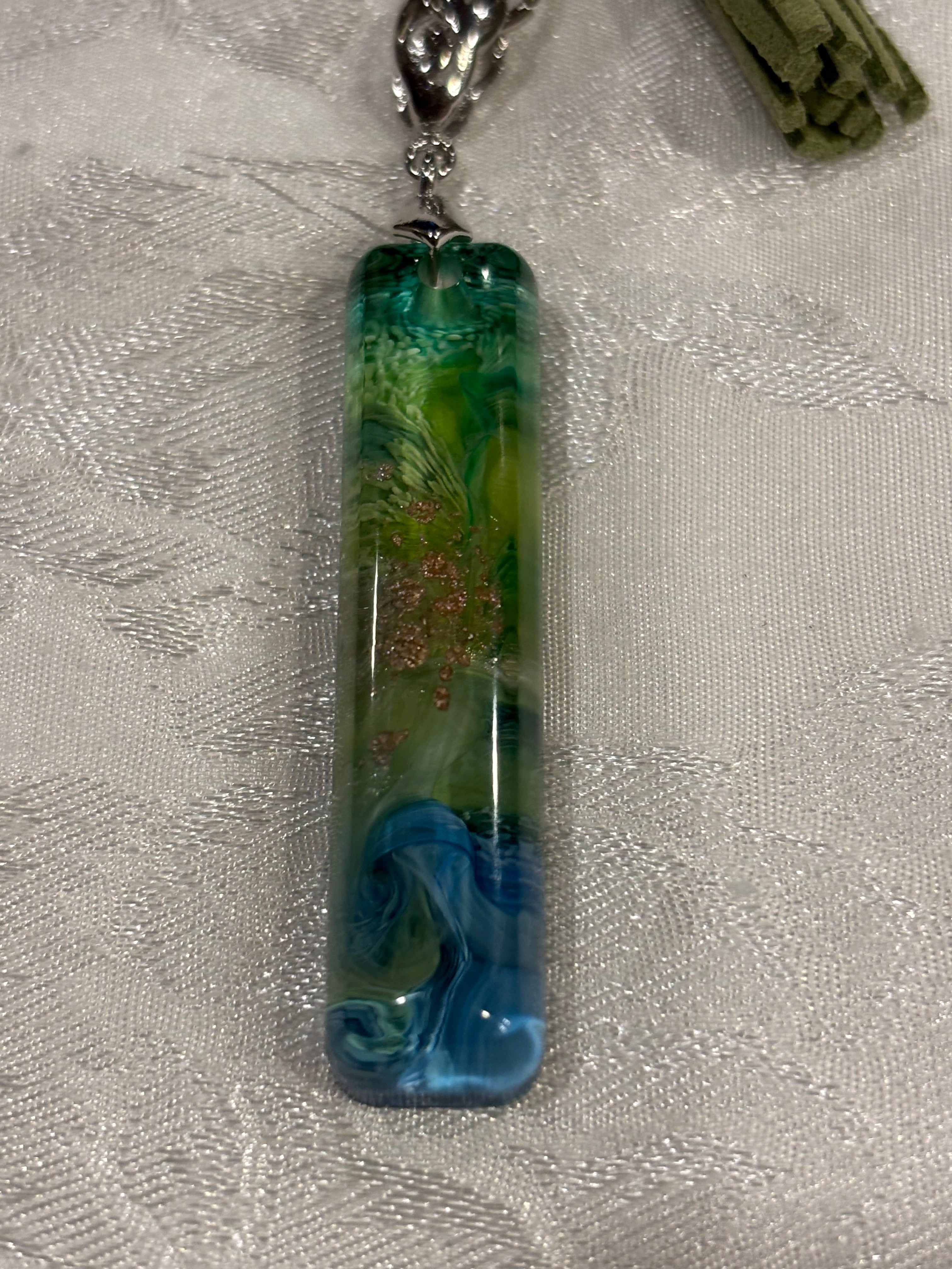 Handmade Resin Keychain with Petri Swirl Design, Green Blue Abstract Resin Keychain with Tassel, Unique Artisan Keychain Gift