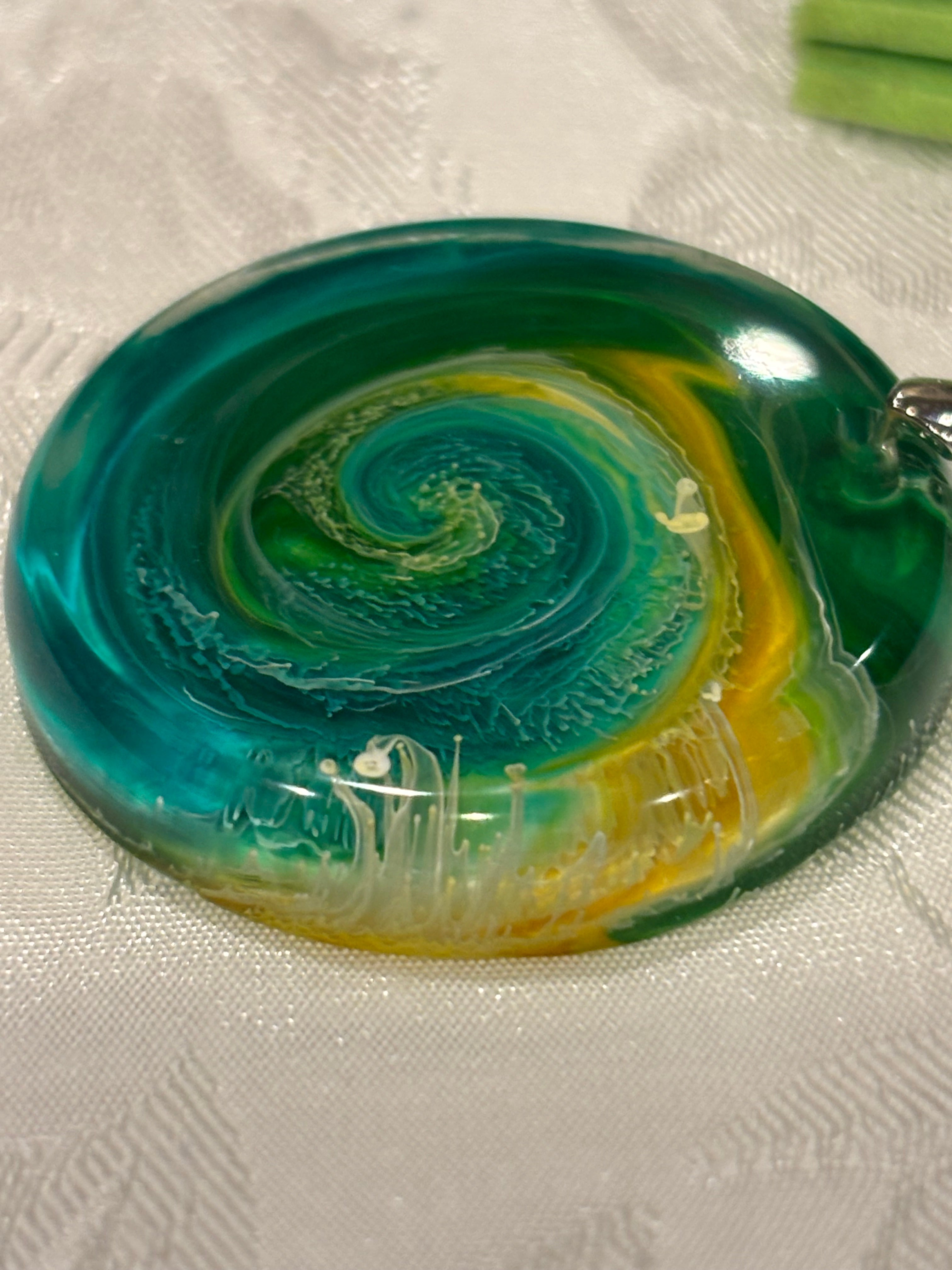 Green & Yellow Gold Petri Swirl Resin Keychain with Tassel – Handmade Abstract Art Keychain, Boho Bag Charm, Unique Gift