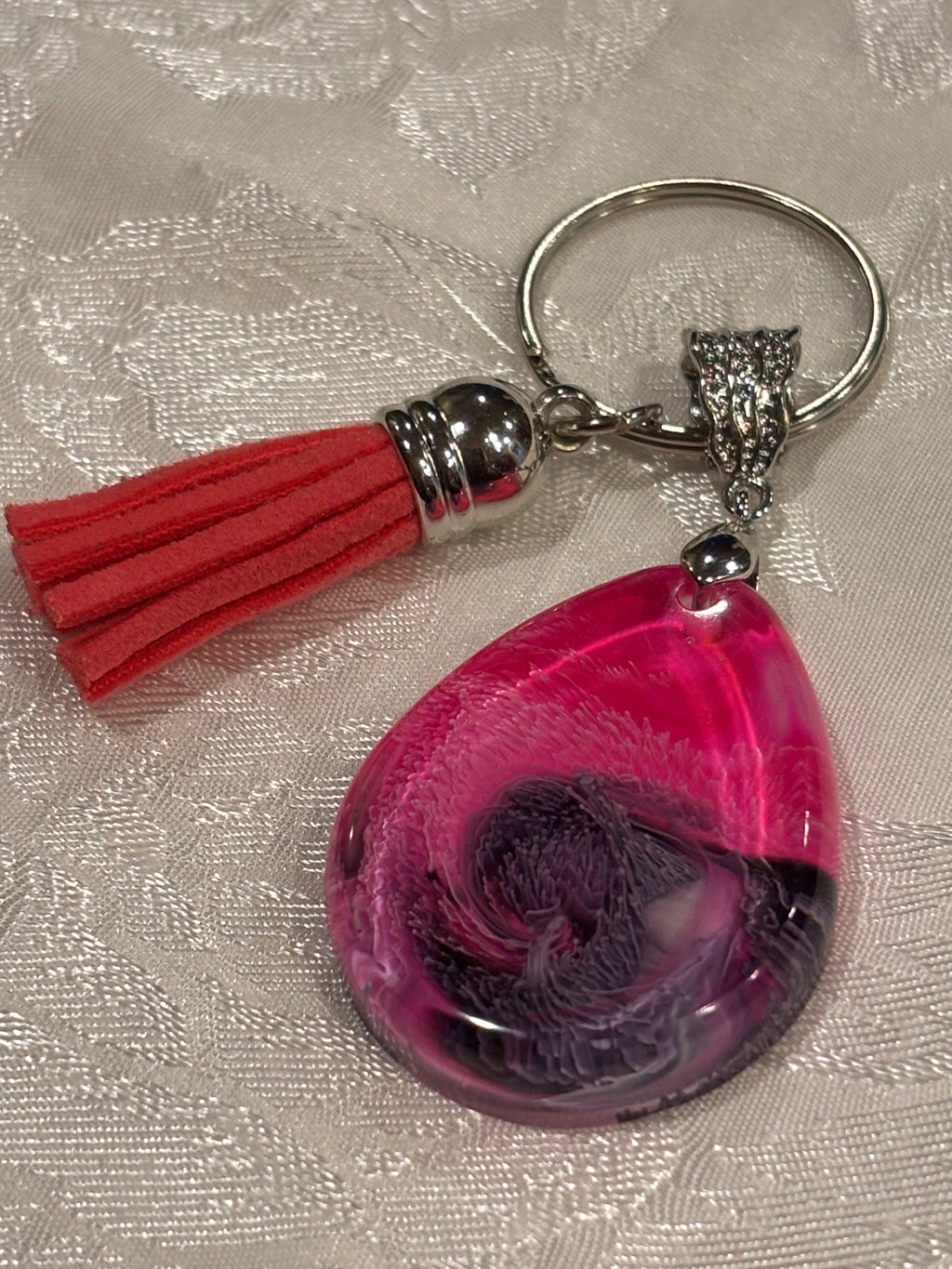 Pink & Purple Petri Swirl Resin Keychain – Handmade Teardrop Keychain with Tassel, Unique Abstract Resin Art, Gift for Her