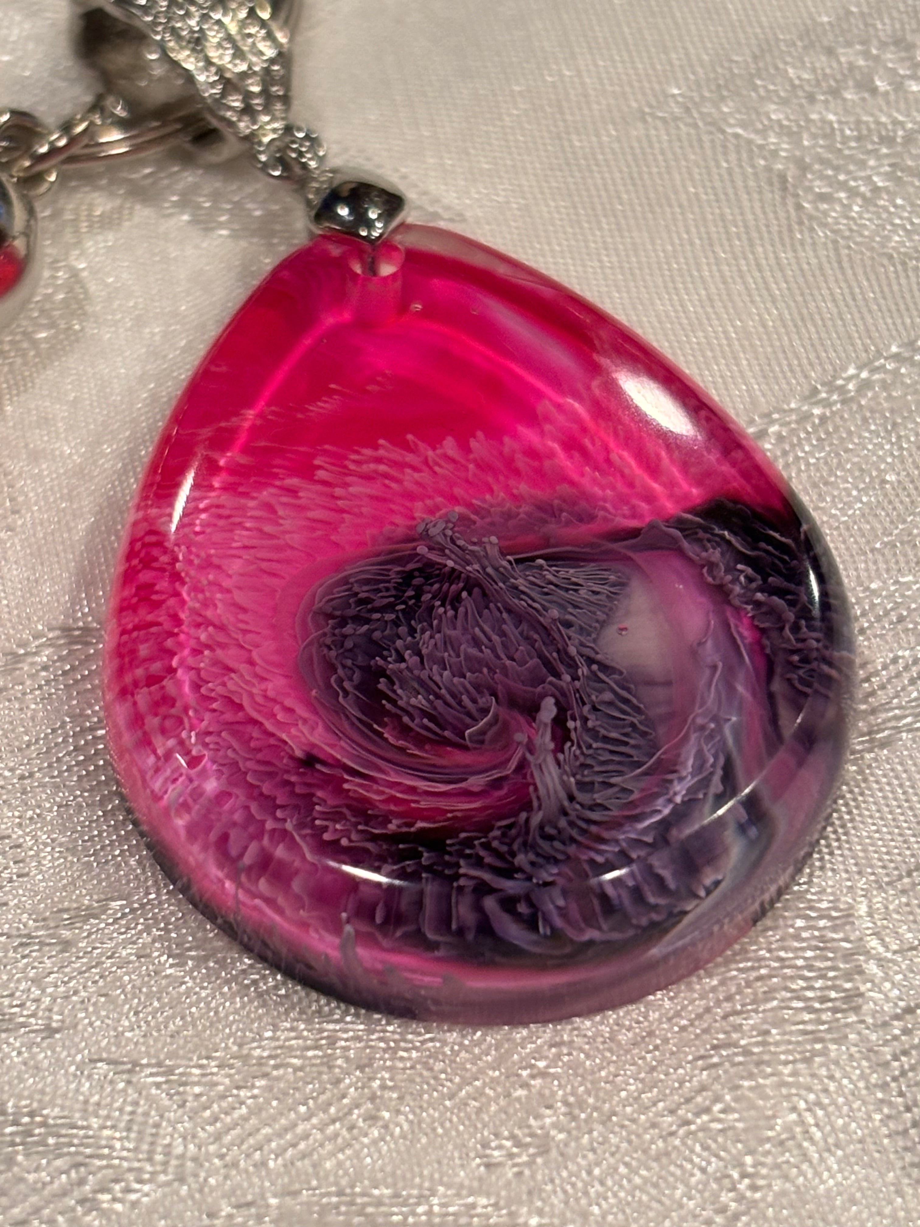 Pink & Purple Petri Swirl Resin Keychain – Handmade Teardrop Keychain with Tassel, Unique Abstract Resin Art, Gift for Her