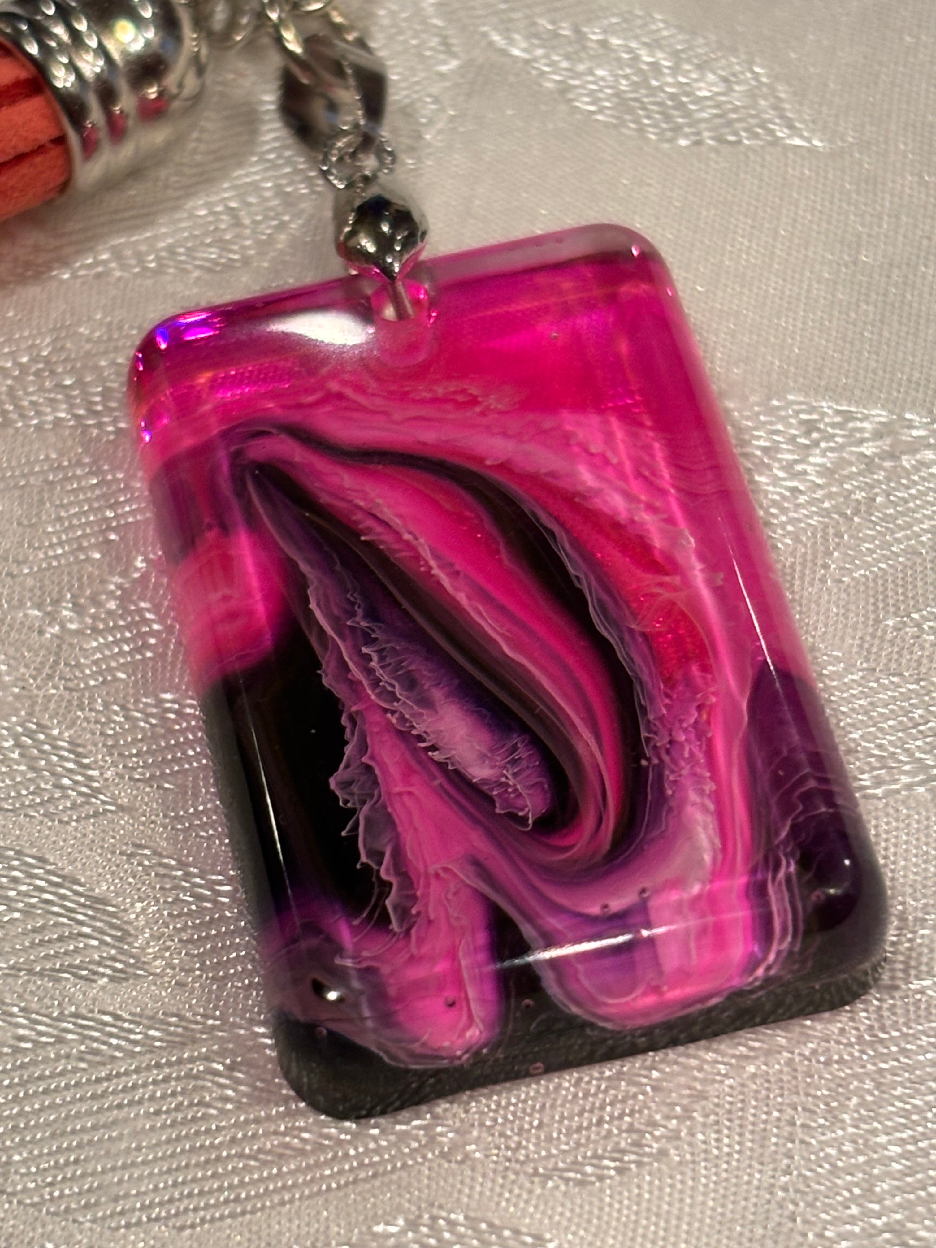 Pink & Black Petri Swirl Resin Keychain – Handmade Abstract Art Keychain with Tassel – Unique Gift for Her – One of a Kind Resin Key Fob