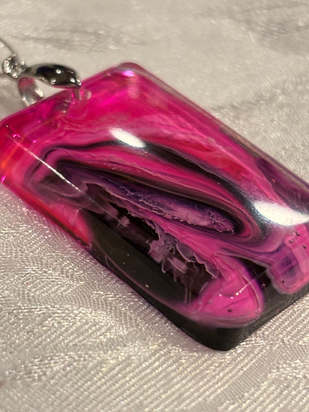 Pink & Black Petri Swirl Resin Keychain – Handmade Abstract Art Keychain with Tassel – Unique Gift for Her – One of a Kind Resin Key Fob