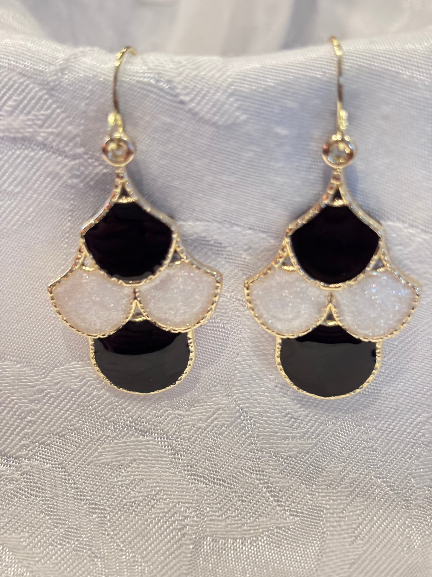 Black and Gold Art Deco Dangle Earrings, Scalloped Chandelier Earrings, Vintage Inspired Statement Jewelry, Elegant Black Earrings