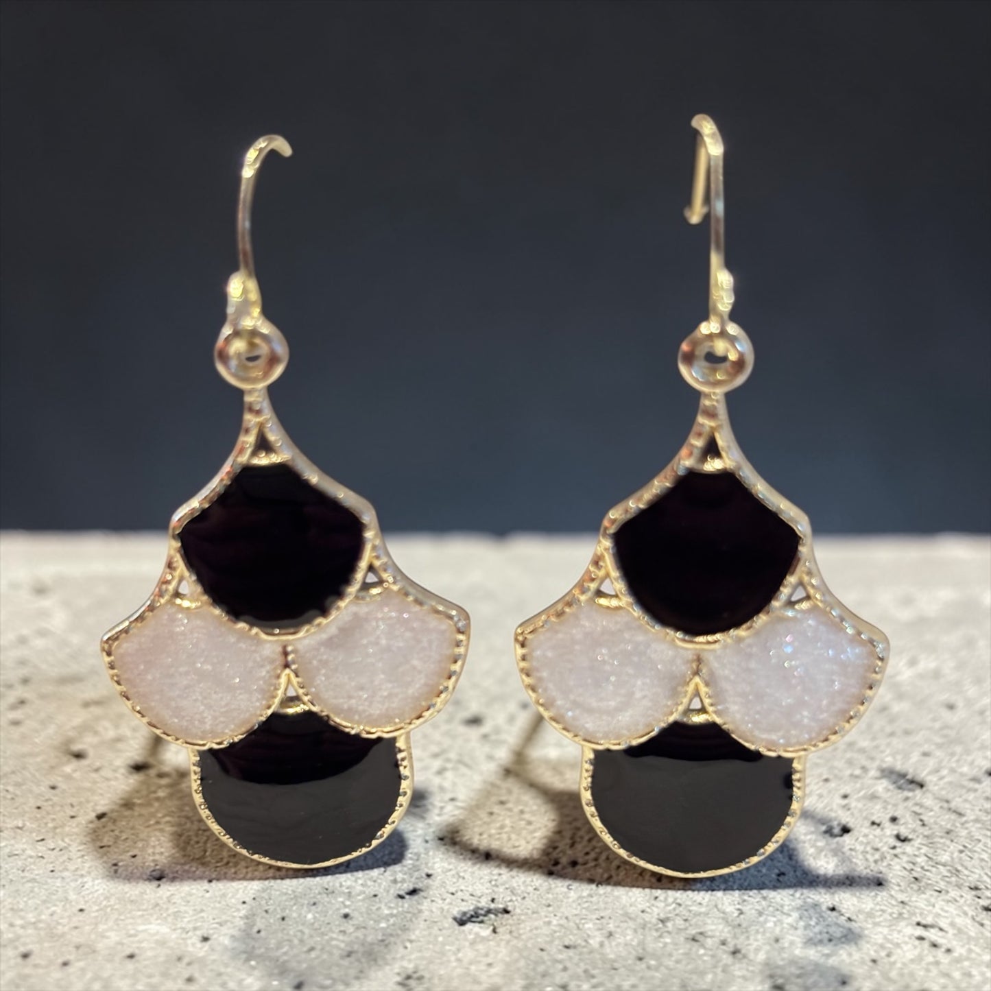 Black and Gold Art Deco Dangle Earrings, Scalloped Chandelier Earrings, Vintage Inspired Statement Jewelry, Elegant Black Earrings