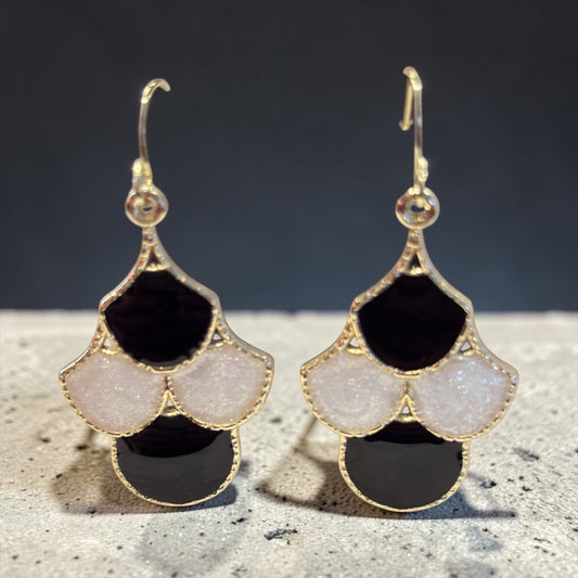 Black and Gold Art Deco Dangle Earrings, Scalloped Chandelier Earrings, Vintage Inspired Statement Jewelry, Elegant Black Earrings